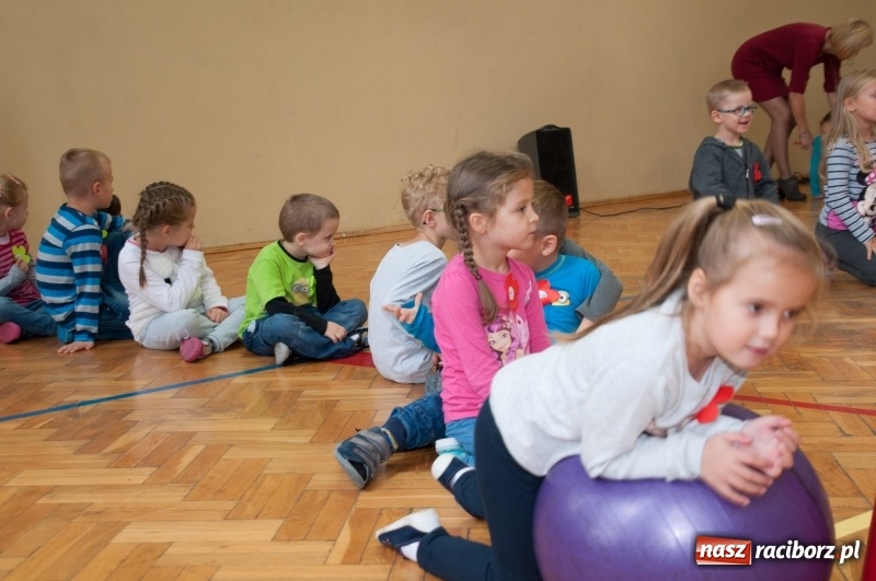 Zdjęcie w galerii na portalu naszraciborz.pl: Pierwsze szkolne zajęcia przedszkolaków. SP 18 otwarła drzwi dla najmłodszych wiadomości z regionu