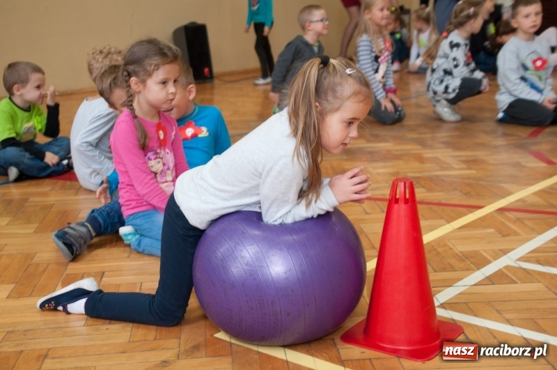 Zdjęcie w galerii na portalu naszraciborz.pl: Pierwsze szkolne zajęcia przedszkolaków. SP 18 otwarła drzwi dla najmłodszych wiadomości z regionu