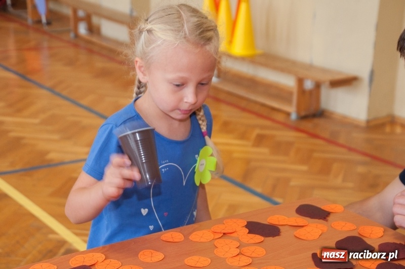 Zdjęcie w galerii na portalu naszraciborz.pl: Pierwsze szkolne zajęcia przedszkolaków. SP 18 otwarła drzwi dla najmłodszych wiadomości z regionu