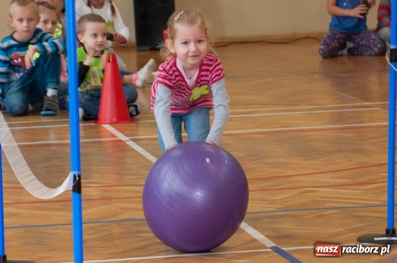 Zdjęcie w galerii na portalu naszraciborz.pl: Pierwsze szkolne zajęcia przedszkolaków. SP 18 otwarła drzwi dla najmłodszych wiadomości z regionu