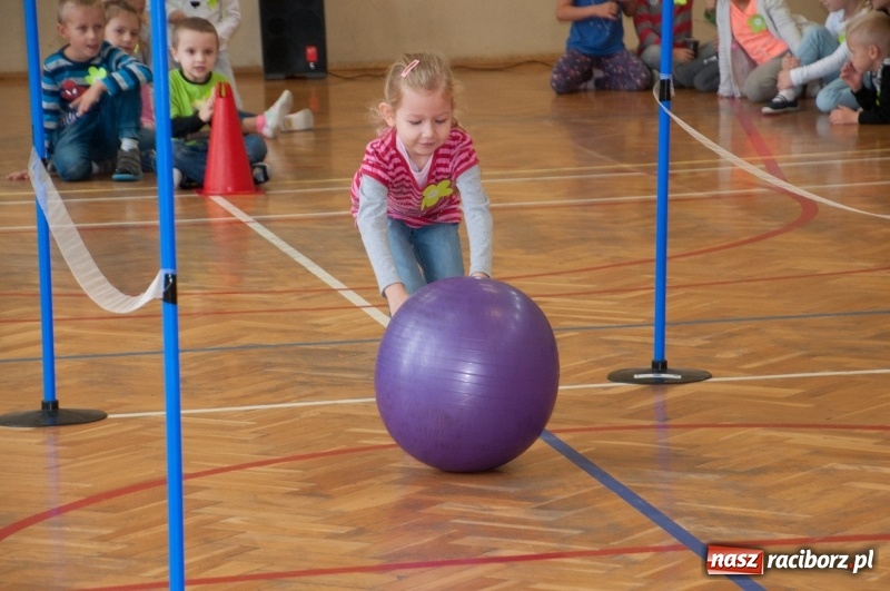 Zdjęcie w galerii na portalu naszraciborz.pl: Pierwsze szkolne zajęcia przedszkolaków. SP 18 otwarła drzwi dla najmłodszych wiadomości z regionu