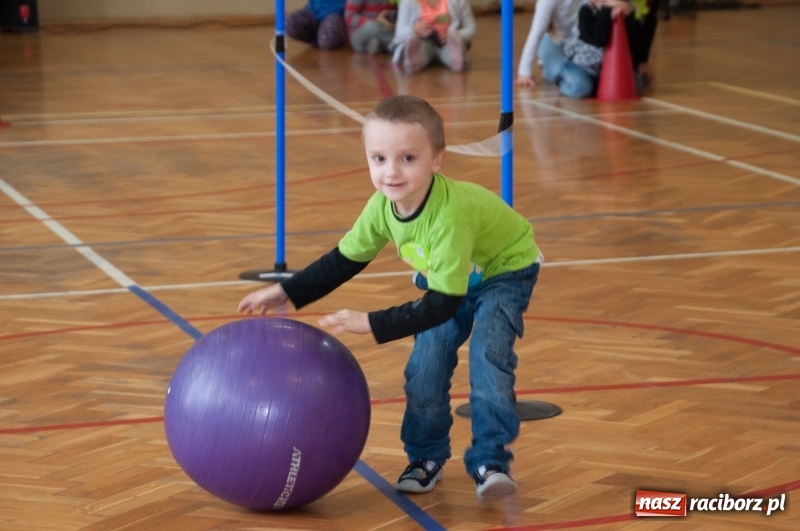 Zdjęcie w galerii na portalu naszraciborz.pl: Pierwsze szkolne zajęcia przedszkolaków. SP 18 otwarła drzwi dla najmłodszych wiadomości z regionu