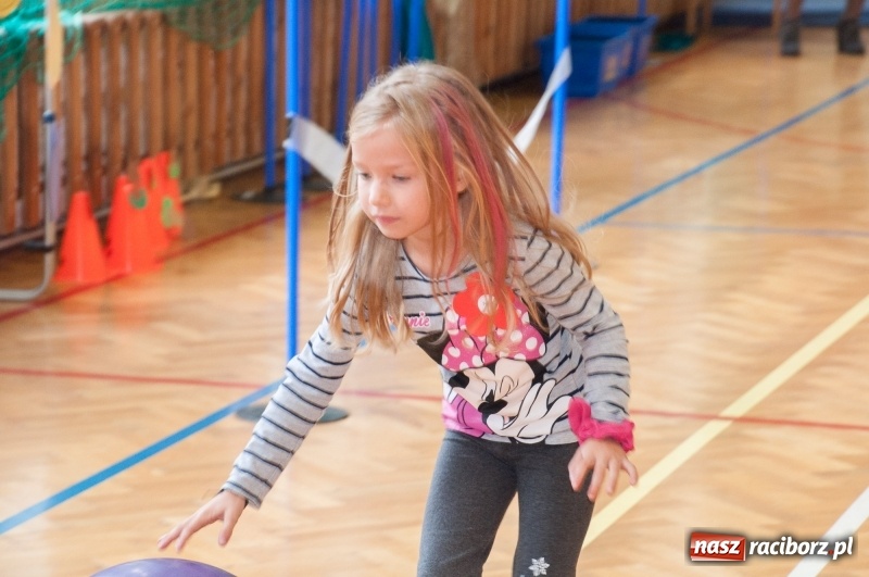 Zdjęcie w galerii na portalu naszraciborz.pl: Pierwsze szkolne zajęcia przedszkolaków. SP 18 otwarła drzwi dla najmłodszych wiadomości z regionu