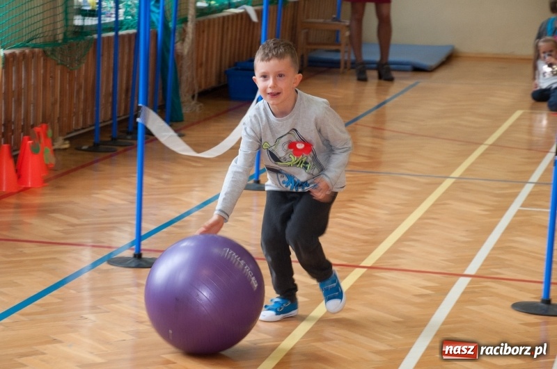 Zdjęcie w galerii na portalu naszraciborz.pl: Pierwsze szkolne zajęcia przedszkolaków. SP 18 otwarła drzwi dla najmłodszych wiadomości z regionu