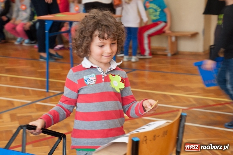 Zdjęcie w galerii na portalu naszraciborz.pl: Pierwsze szkolne zajęcia przedszkolaków. SP 18 otwarła drzwi dla najmłodszych wiadomości z regionu