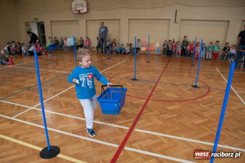 Zdjęcie w galerii na portalu naszraciborz.pl: Pierwsze szkolne zajęcia przedszkolaków. SP 18 otwarła drzwi dla najmłodszych wiadomości z regionu
