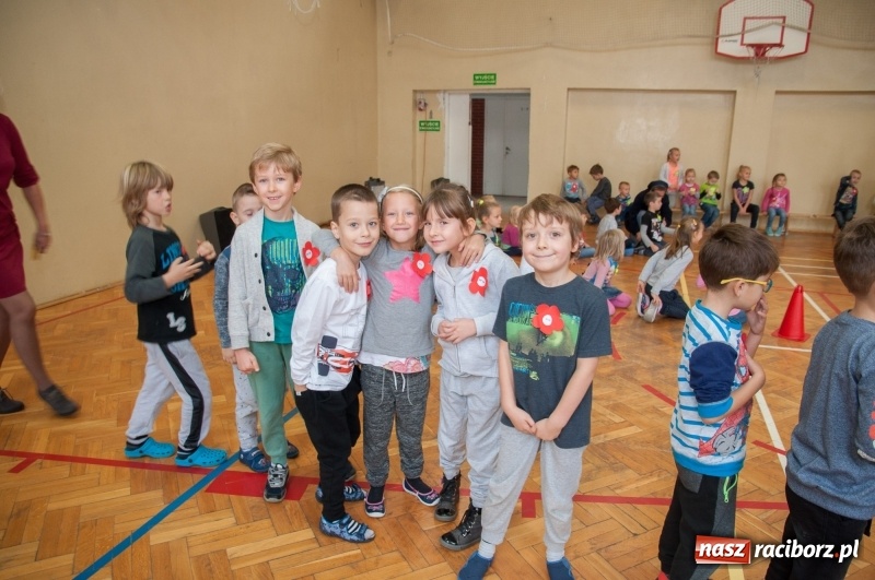 Zdjęcie w galerii na portalu naszraciborz.pl: Pierwsze szkolne zajęcia przedszkolaków. SP 18 otwarła drzwi dla najmłodszych wiadomości z regionu