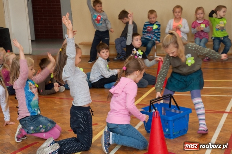 Zdjęcie w galerii na portalu naszraciborz.pl: Pierwsze szkolne zajęcia przedszkolaków. SP 18 otwarła drzwi dla najmłodszych wiadomości z regionu