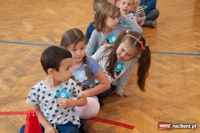 Zdjęcie w galerii na portalu naszraciborz.pl: Pierwsze szkolne zajęcia przedszkolaków. SP 18 otwarła drzwi dla najmłodszych wiadomości z regionu