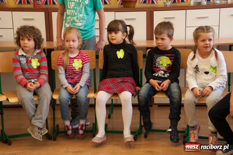 Zdjęcie w galerii na portalu naszraciborz.pl: Pierwsze szkolne zajęcia przedszkolaków. SP 18 otwarła drzwi dla najmłodszych wiadomości z regionu