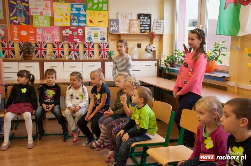 Zdjęcie w galerii na portalu naszraciborz.pl: Pierwsze szkolne zajęcia przedszkolaków. SP 18 otwarła drzwi dla najmłodszych wiadomości z regionu
