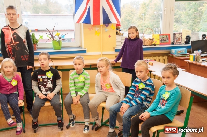 Zdjęcie w galerii na portalu naszraciborz.pl: Pierwsze szkolne zajęcia przedszkolaków. SP 18 otwarła drzwi dla najmłodszych wiadomości z regionu