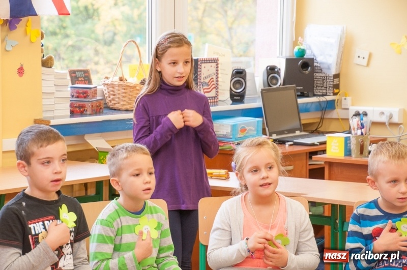 Zdjęcie w galerii na portalu naszraciborz.pl: Pierwsze szkolne zajęcia przedszkolaków. SP 18 otwarła drzwi dla najmłodszych wiadomości z regionu