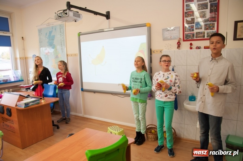 Zdjęcie w galerii na portalu naszraciborz.pl: Pierwsze szkolne zajęcia przedszkolaków. SP 18 otwarła drzwi dla najmłodszych wiadomości z regionu