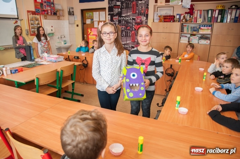 Zdjęcie w galerii na portalu naszraciborz.pl: Pierwsze szkolne zajęcia przedszkolaków. SP 18 otwarła drzwi dla najmłodszych wiadomości z regionu