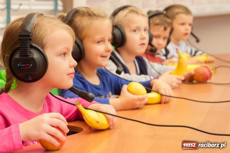 Zdjęcie w galerii na portalu naszraciborz.pl: Pierwsze szkolne zajęcia przedszkolaków. SP 18 otwarła drzwi dla najmłodszych wiadomości z regionu