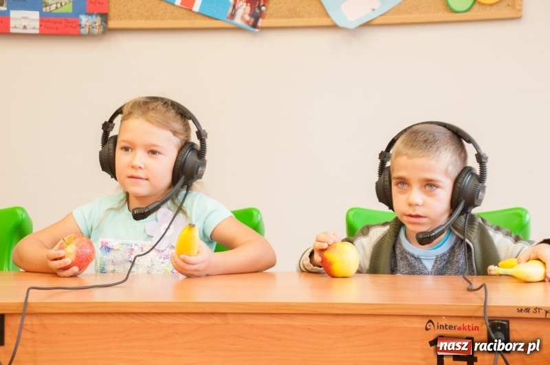 Zdjęcie w galerii na portalu naszraciborz.pl: Pierwsze szkolne zajęcia przedszkolaków. SP 18 otwarła drzwi dla najmłodszych wiadomości z regionu