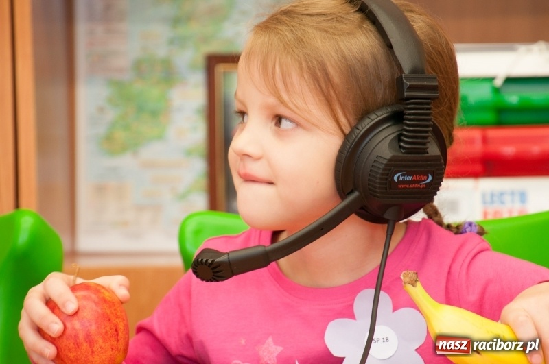 Zdjęcie w galerii na portalu naszraciborz.pl: Pierwsze szkolne zajęcia przedszkolaków. SP 18 otwarła drzwi dla najmłodszych wiadomości z regionu