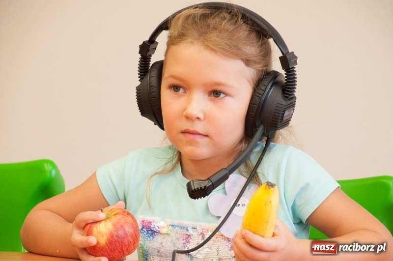Zdjęcie w galerii na portalu naszraciborz.pl: Pierwsze szkolne zajęcia przedszkolaków. SP 18 otwarła drzwi dla najmłodszych wiadomości z regionu