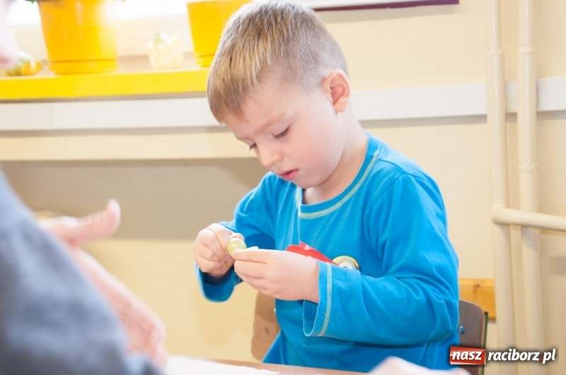 Zdjęcie w galerii na portalu naszraciborz.pl: Pierwsze szkolne zajęcia przedszkolaków. SP 18 otwarła drzwi dla najmłodszych wiadomości z regionu