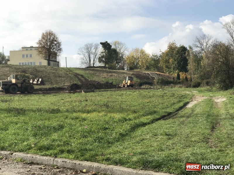Zdjęcie w galerii na portalu naszraciborz.pl: 1 listopada na cmentarz Jeruzalem pójdziemy nowymi schodami  wiadomości z regionu
