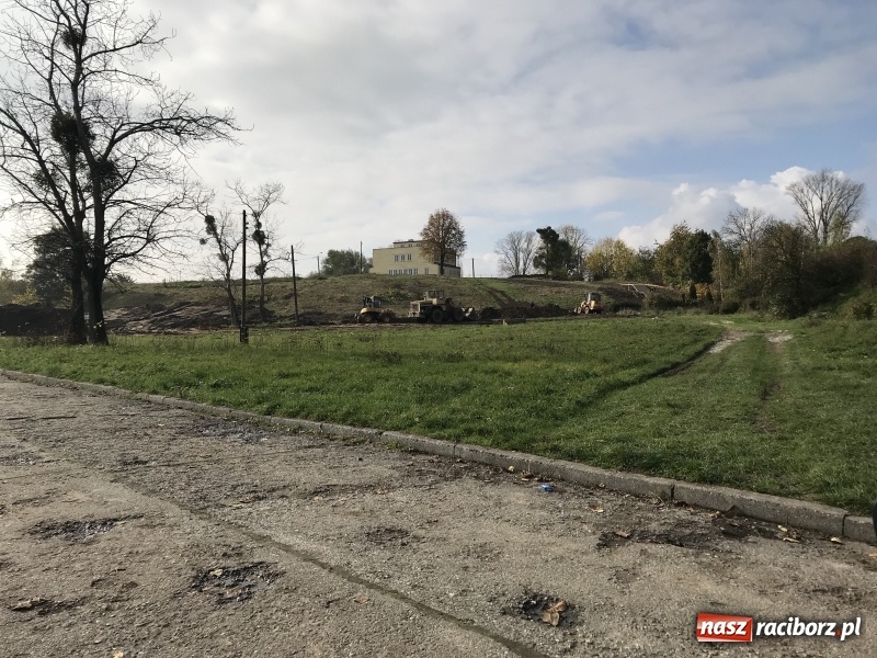 Zdjęcie w galerii na portalu naszraciborz.pl: 1 listopada na cmentarz Jeruzalem pójdziemy nowymi schodami  wiadomości z regionu