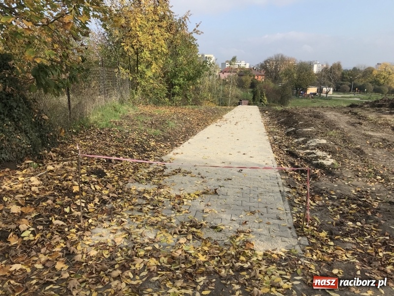 Zdjęcie w galerii na portalu naszraciborz.pl: 1 listopada na cmentarz Jeruzalem pójdziemy nowymi schodami  wiadomości z regionu