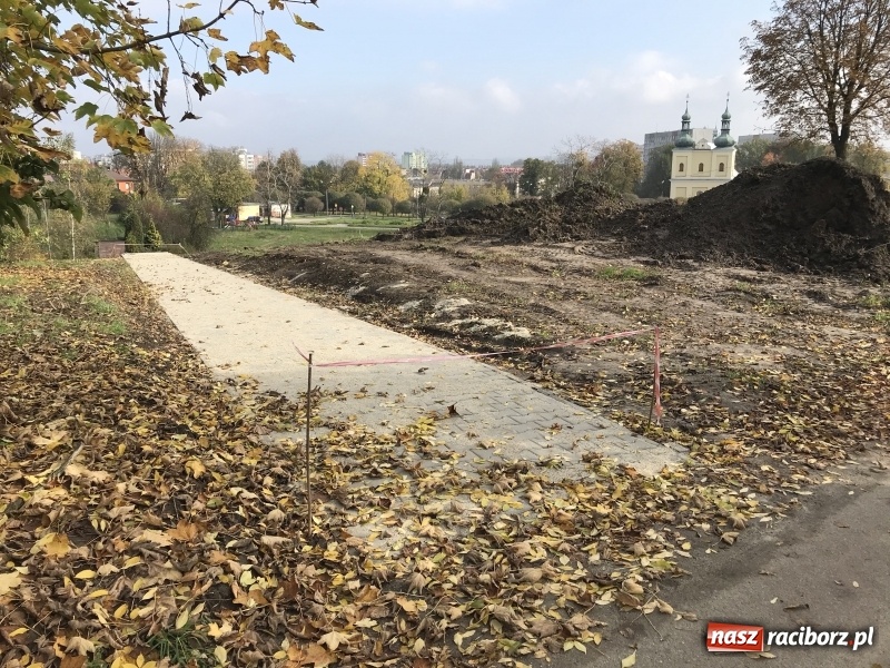 Zdjęcie w galerii na portalu naszraciborz.pl: 1 listopada na cmentarz Jeruzalem pójdziemy nowymi schodami  wiadomości z regionu