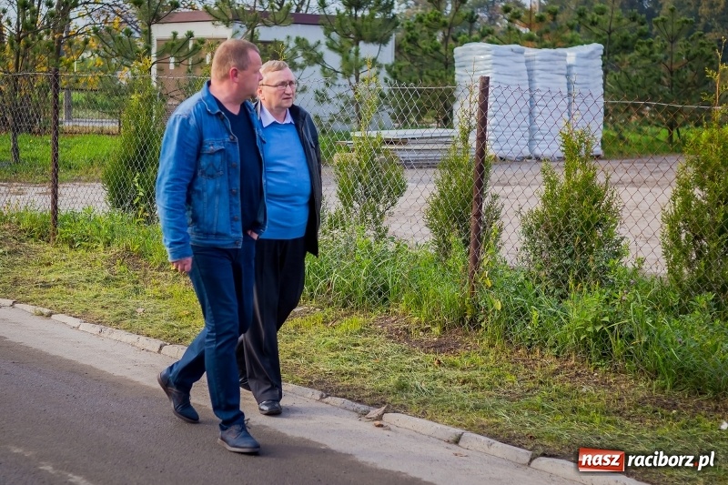 Zdjęcie w galerii na portalu naszraciborz.pl: Wizyta na terenie asfalciarni PRD. Mieszkańcy nie chcieli zobaczyć zakładu wiadomości z regionu