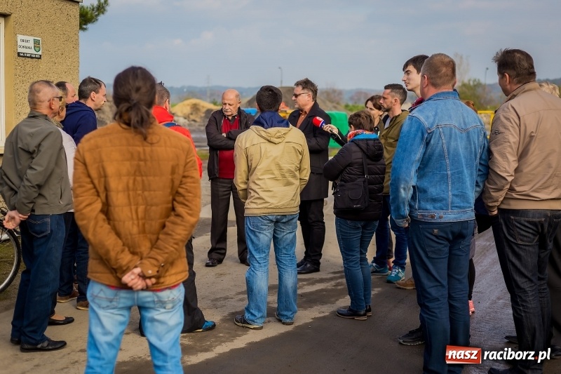 Zdjęcie w galerii na portalu naszraciborz.pl: Wizyta na terenie asfalciarni PRD. Mieszkańcy nie chcieli zobaczyć zakładu wiadomości z regionu