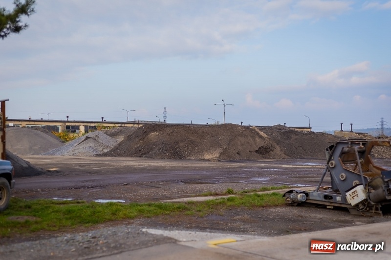 Zdjęcie w galerii na portalu naszraciborz.pl: Wizyta na terenie asfalciarni PRD. Mieszkańcy nie chcieli zobaczyć zakładu wiadomości z regionu