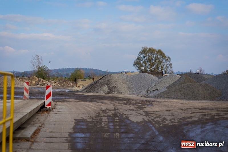 Zdjęcie w galerii na portalu naszraciborz.pl: Wizyta na terenie asfalciarni PRD. Mieszkańcy nie chcieli zobaczyć zakładu wiadomości z regionu