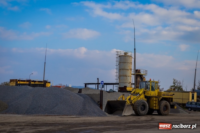 Zdjęcie w galerii na portalu naszraciborz.pl: Wizyta na terenie asfalciarni PRD. Mieszkańcy nie chcieli zobaczyć zakładu wiadomości z regionu