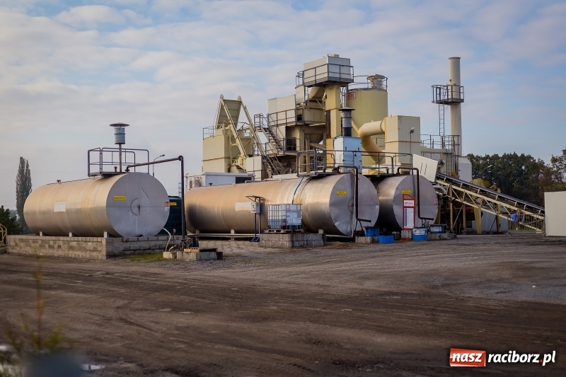 Zdjęcie w galerii na portalu naszraciborz.pl: Wizyta na terenie asfalciarni PRD. Mieszkańcy nie chcieli zobaczyć zakładu wiadomości z regionu