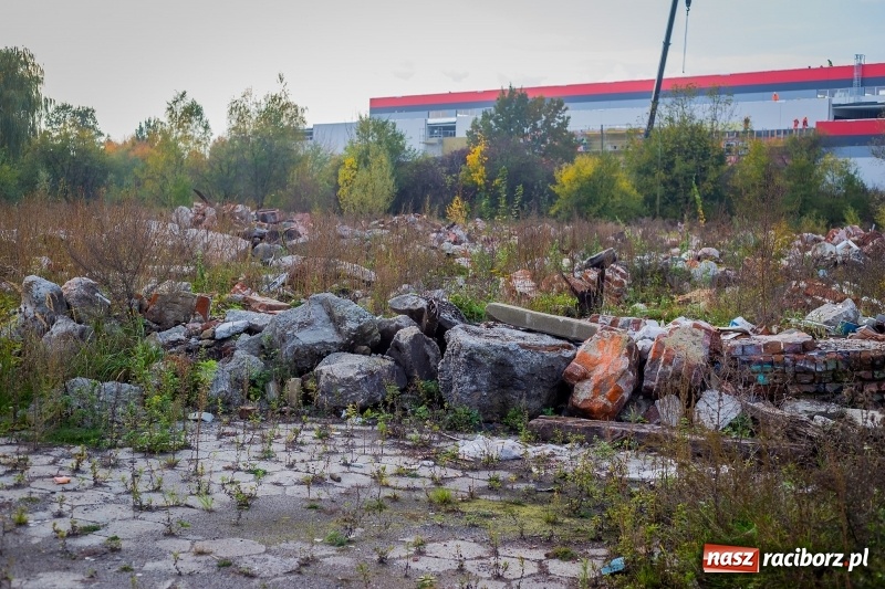 Zdjęcie w galerii na portalu naszraciborz.pl: Wizyta na terenie asfalciarni PRD. Mieszkańcy nie chcieli zobaczyć zakładu wiadomości z regionu