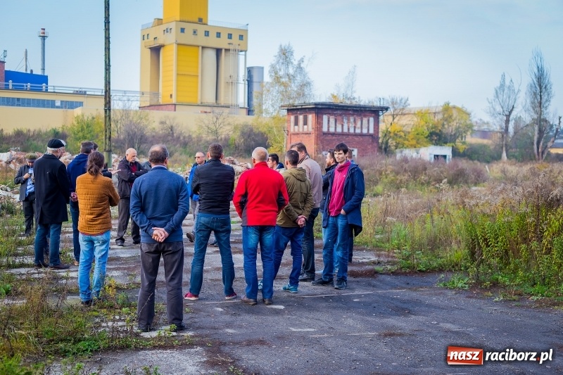 Zdjęcie w galerii na portalu naszraciborz.pl: Wizyta na terenie asfalciarni PRD. Mieszkańcy nie chcieli zobaczyć zakładu wiadomości z regionu