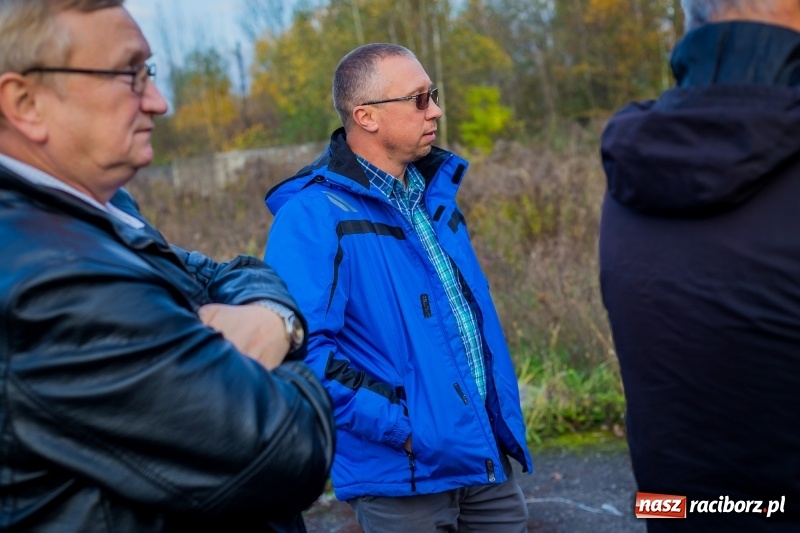 Zdjęcie w galerii na portalu naszraciborz.pl: Wizyta na terenie asfalciarni PRD. Mieszkańcy nie chcieli zobaczyć zakładu wiadomości z regionu
