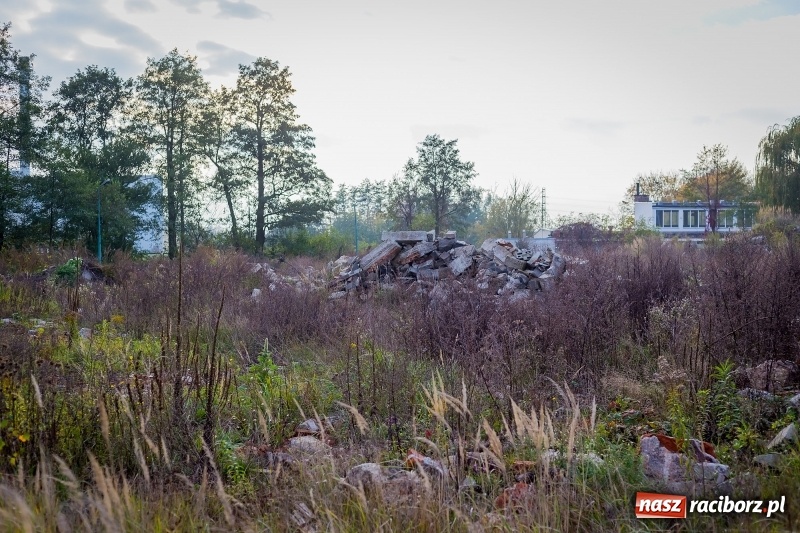 Zdjęcie w galerii na portalu naszraciborz.pl: Wizyta na terenie asfalciarni PRD. Mieszkańcy nie chcieli zobaczyć zakładu wiadomości z regionu