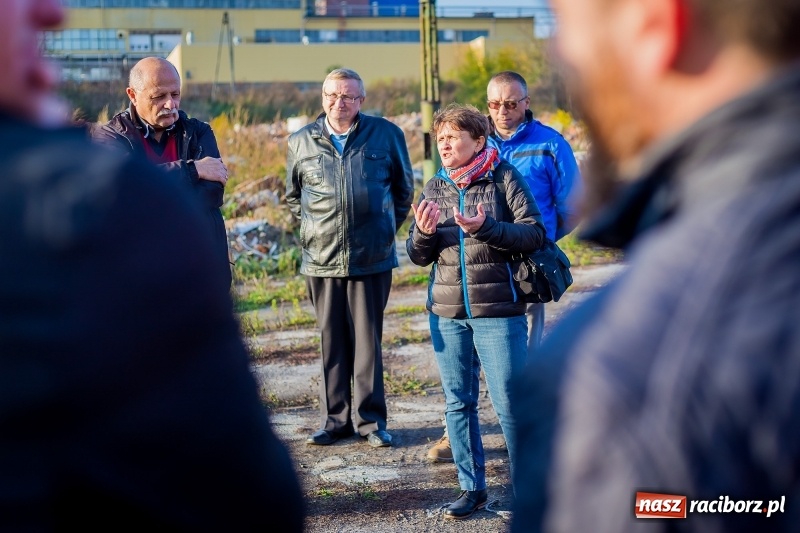 Zdjęcie w galerii na portalu naszraciborz.pl: Wizyta na terenie asfalciarni PRD. Mieszkańcy nie chcieli zobaczyć zakładu wiadomości z regionu