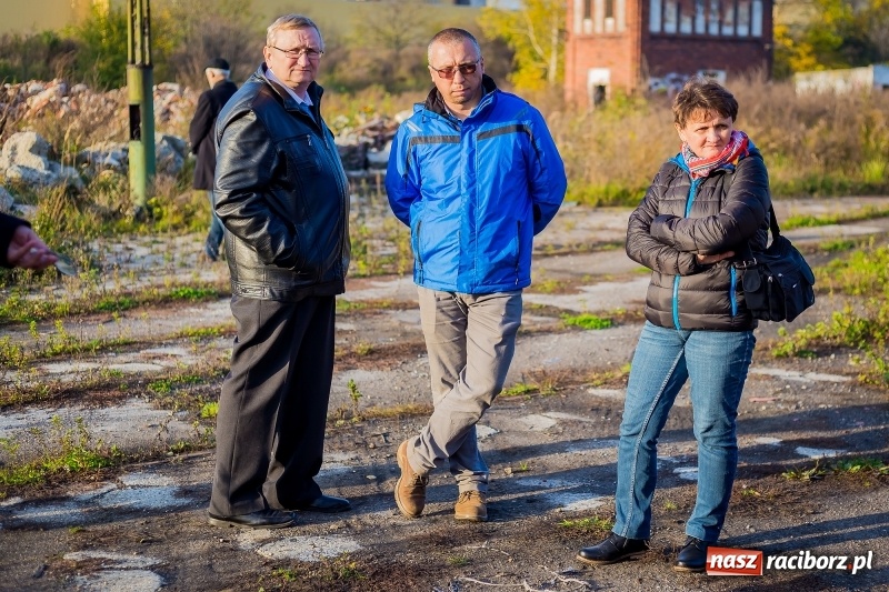 Zdjęcie w galerii na portalu naszraciborz.pl: Wizyta na terenie asfalciarni PRD. Mieszkańcy nie chcieli zobaczyć zakładu wiadomości z regionu