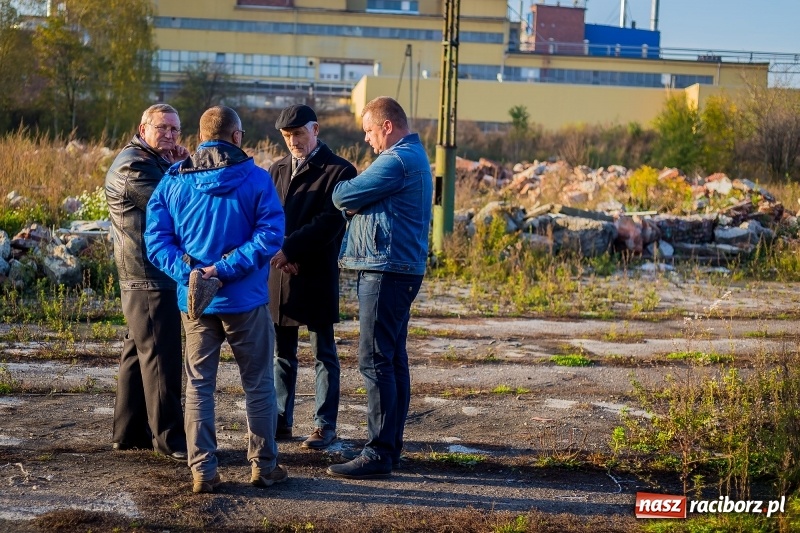 Zdjęcie w galerii na portalu naszraciborz.pl: Wizyta na terenie asfalciarni PRD. Mieszkańcy nie chcieli zobaczyć zakładu wiadomości z regionu