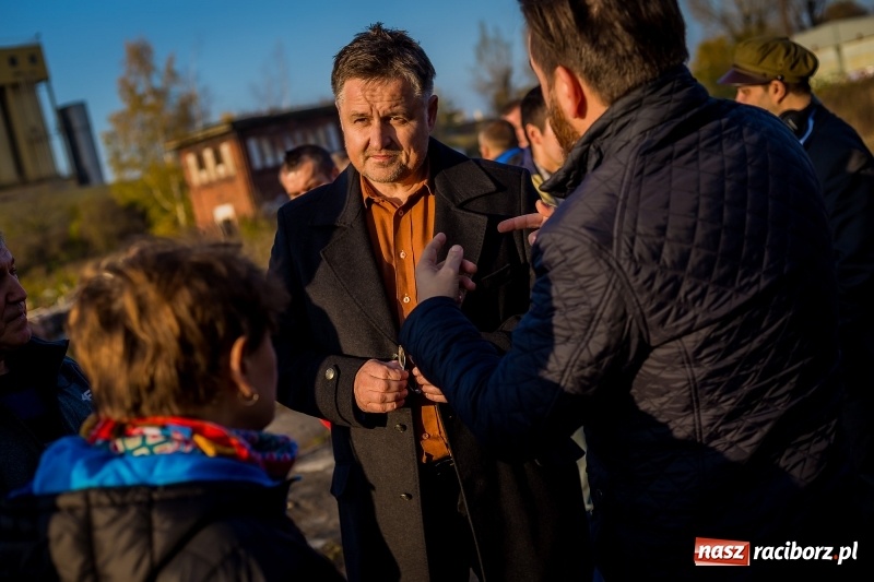 Zdjęcie w galerii na portalu naszraciborz.pl: Wizyta na terenie asfalciarni PRD. Mieszkańcy nie chcieli zobaczyć zakładu wiadomości z regionu