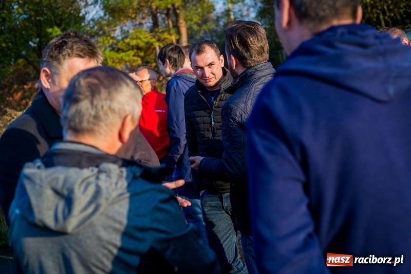 Zdjęcie w galerii na portalu naszraciborz.pl: Wizyta na terenie asfalciarni PRD. Mieszkańcy nie chcieli zobaczyć zakładu wiadomości z regionu