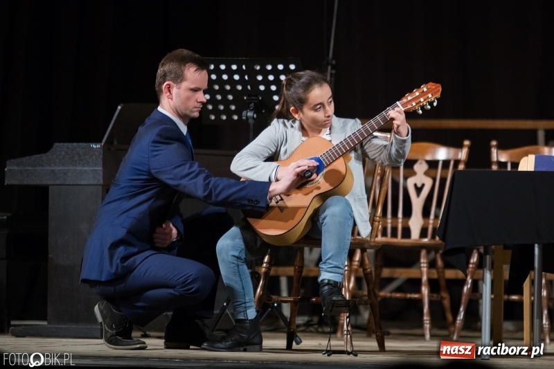 Zdjęcie w galerii na portalu naszraciborz.pl: Błogosławiony ksiądz dr Emil Szramek bohaterem Wieczoru Polskiego w Strzesze wiadomości z regionu