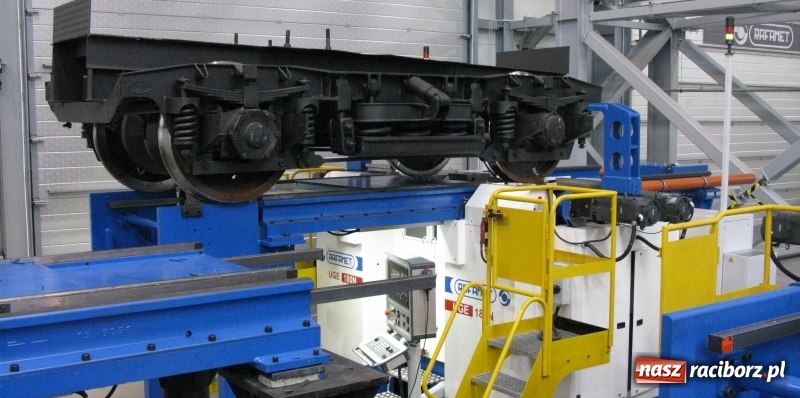 Zdjęcie w galerii na portalu naszraciborz.pl: Klient z Rosji zamówił w Rafamecie tokarkę podtorową wiadomości z regionu