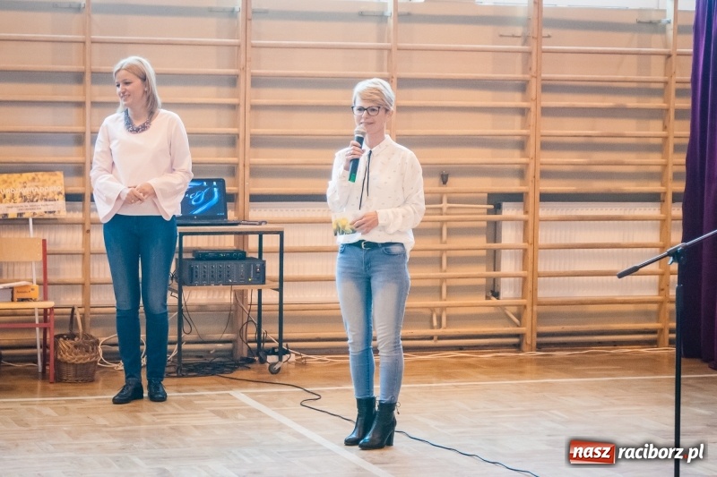 Zdjęcie w galerii na portalu naszraciborz.pl: W Markowicach posadzono żonkile, czyli inauguracja kolejnej edycji Pola Nadziei wiadomości z regionu