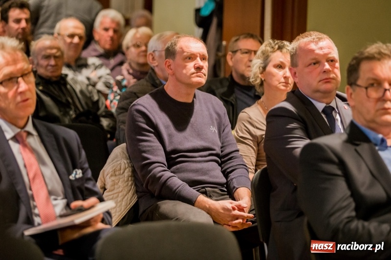 Zdjęcie w galerii na portalu naszraciborz.pl: Asfalciarnia na Płoni. Prace trwają, terminu przeprowadzki brak  wiadomości z regionu