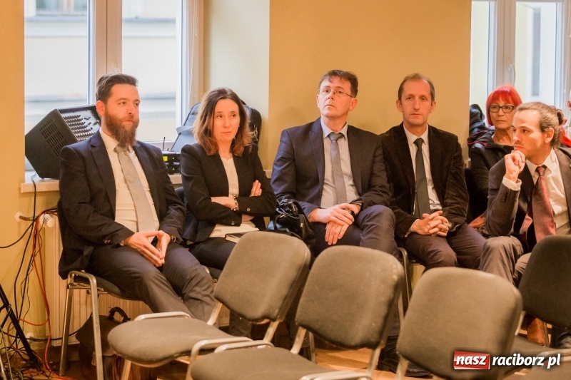 Zdjęcie w galerii na portalu naszraciborz.pl: Asfalciarnia na Płoni. Prace trwają, terminu przeprowadzki brak  wiadomości z regionu