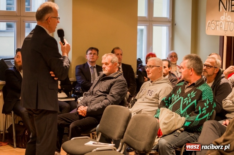 Zdjęcie w galerii na portalu naszraciborz.pl: Asfalciarnia na Płoni. Prace trwają, terminu przeprowadzki brak  wiadomości z regionu