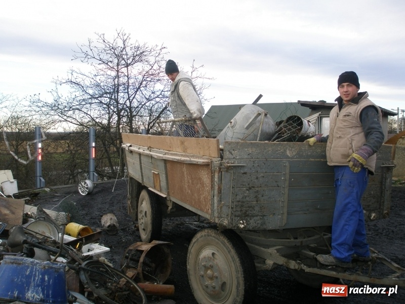 Zdjęcie w galerii na portalu naszraciborz.pl: Trwa kolejna powiatowa ZŁOMIADA  wiadomości z regionu